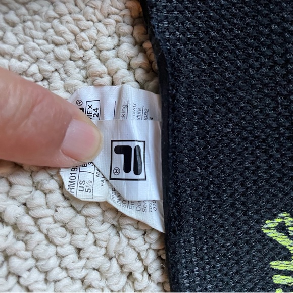 FILA Fantastiq 2 Running Shoe Sneaker Size 5.5 EUC Unisex Lightweight - Picture 10 of 11